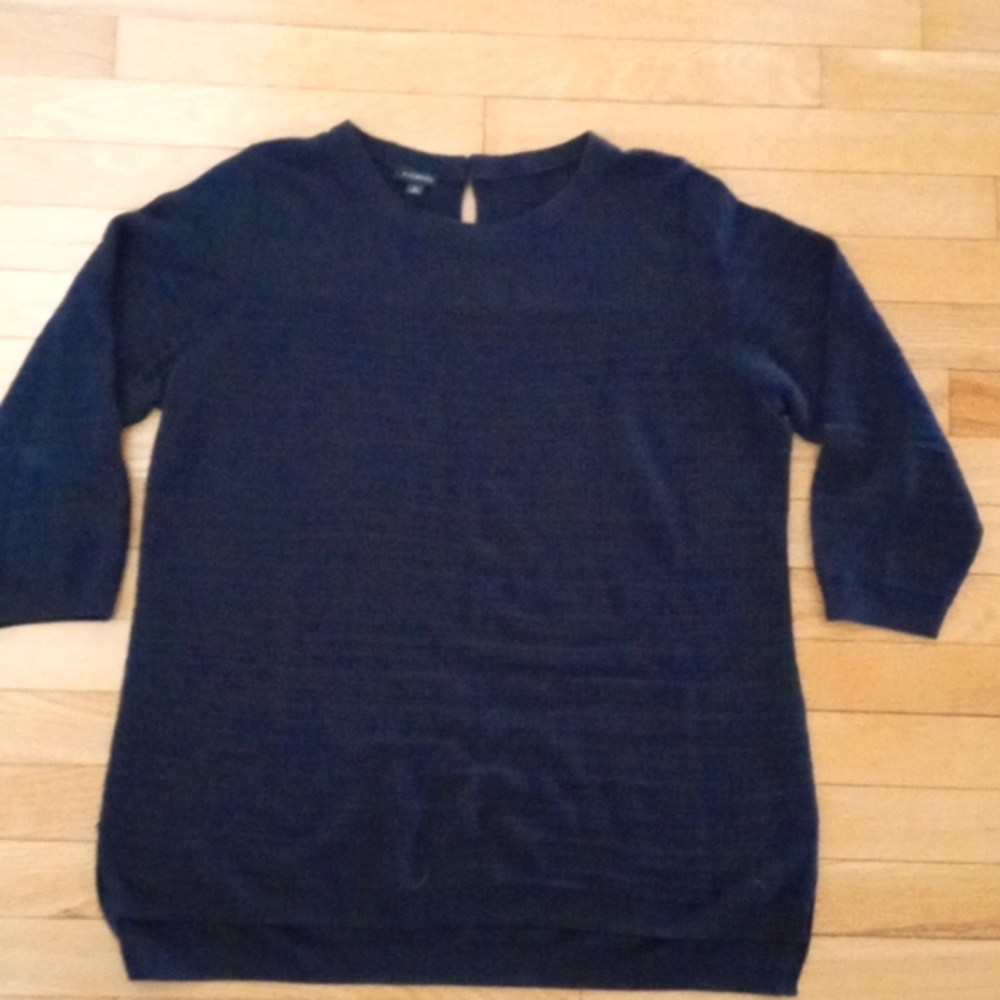 Talbots NWOT Woman's Navy lightweight 3/4 Sleeve Sweater